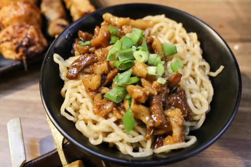 價格親民三重晚餐宵夜的好地點，串燒只要$19元起~