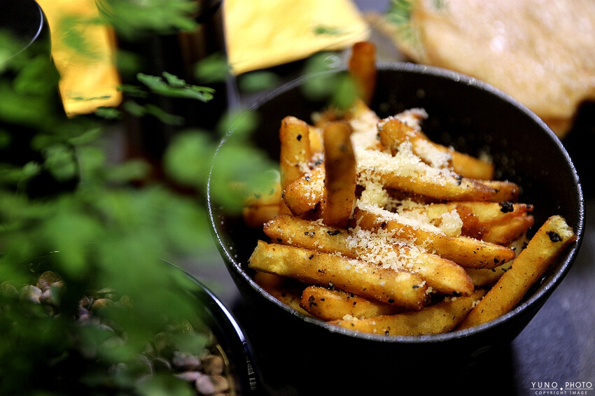 台北市中山區下班後的閨蜜微醺打卡點！斥資千萬絕美時尚 好吃好拍好享受｜天燒 AMAYAKI 現代居酒屋(捷運劍南路站)