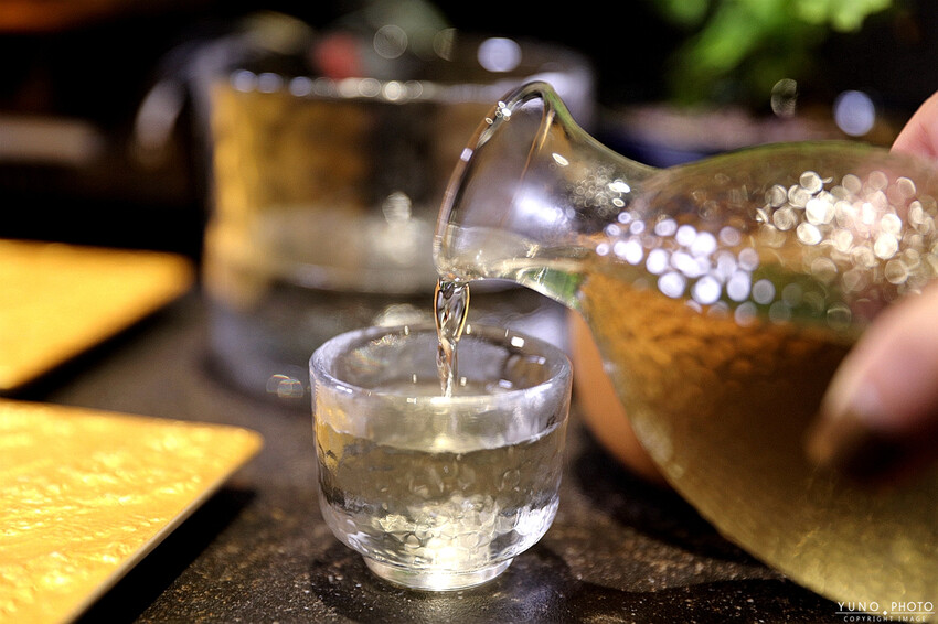 台北市中山區下班後的閨蜜微醺打卡點！斥資千萬絕美時尚 好吃好拍好享受｜天燒 AMAYAKI 現代居酒屋(捷運劍南路站)