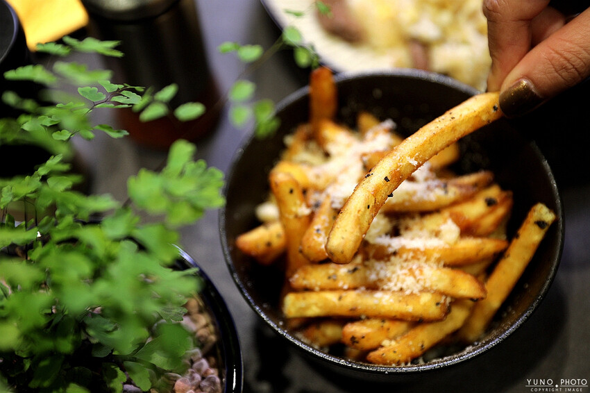 台北市中山區下班後的閨蜜微醺打卡點！斥資千萬絕美時尚 好吃好拍好享受｜天燒 AMAYAKI 現代居酒屋(捷運劍南路站)