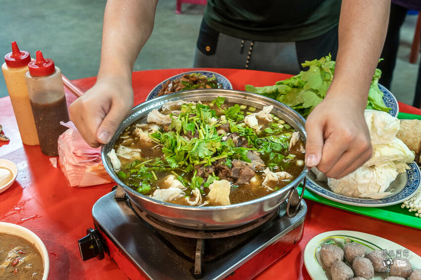 羊博士鍋物料理! ︁台中沙鹿羊肉爐必吃,超狂熱炒人潮直逼流水席