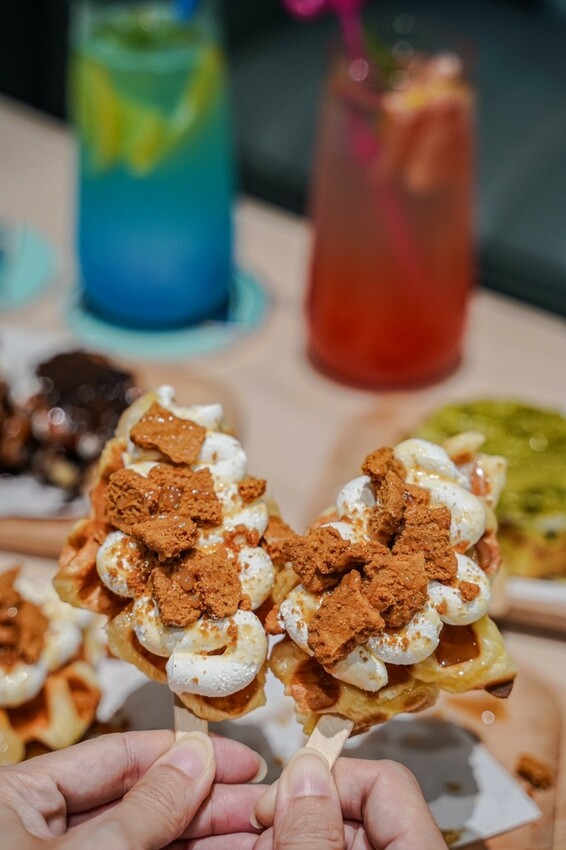 高雄美食｜韓式可頌現點現做 奶香味十足有甜有鹹口味超多種/寵