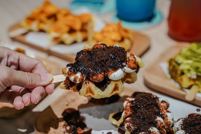 高雄美食｜韓式可頌現點現做 奶香味十足有甜有鹹口味超多種/寵