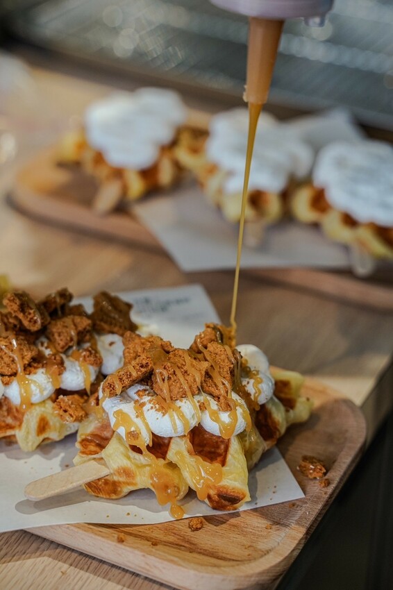 高雄美食｜韓式可頌現點現做 奶香味十足有甜有鹹口味超多種/寵