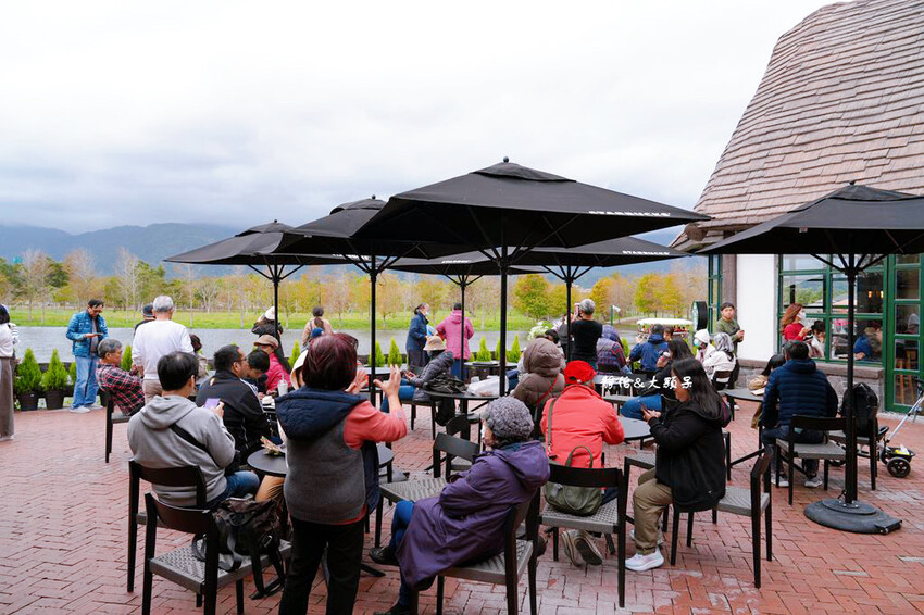 星巴克花蓮理想門市 ❙ 走進童話小屋喝咖啡,坐擁絕美湖景,還 星巴克花蓮理想門市 ❙ 走進童話小屋喝咖啡,坐擁絕美湖景,還