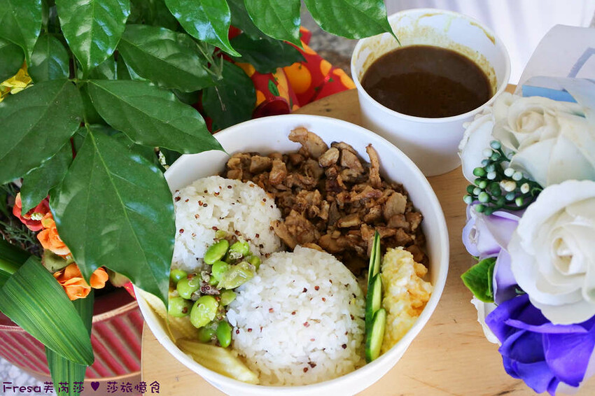 台南咖哩【王子神谷】大灣市場附近咖哩飯外帶店.草莓限定舒芙蕾+芋見泥銀絲捲超滿足│禾家堂│蛋沙拉堡│大灣美食 - Fresa芙芮莎♥莎旅憶食