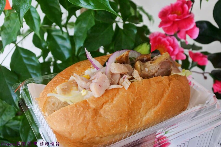 台南咖哩【王子神谷】大灣市場附近咖哩飯外帶店.草莓限定舒芙蕾+芋見泥銀絲捲超滿足│禾家堂│蛋沙拉堡│大灣美食 - Fresa芙芮莎♥莎旅憶食