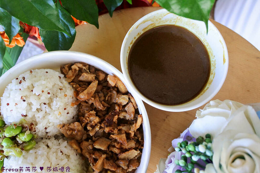 台南咖哩【王子神谷】大灣市場附近咖哩飯外帶店.草莓限定舒芙蕾+芋見泥銀絲捲超滿足│禾家堂│蛋沙拉堡│大灣美食 - Fresa芙芮莎♥莎旅憶食