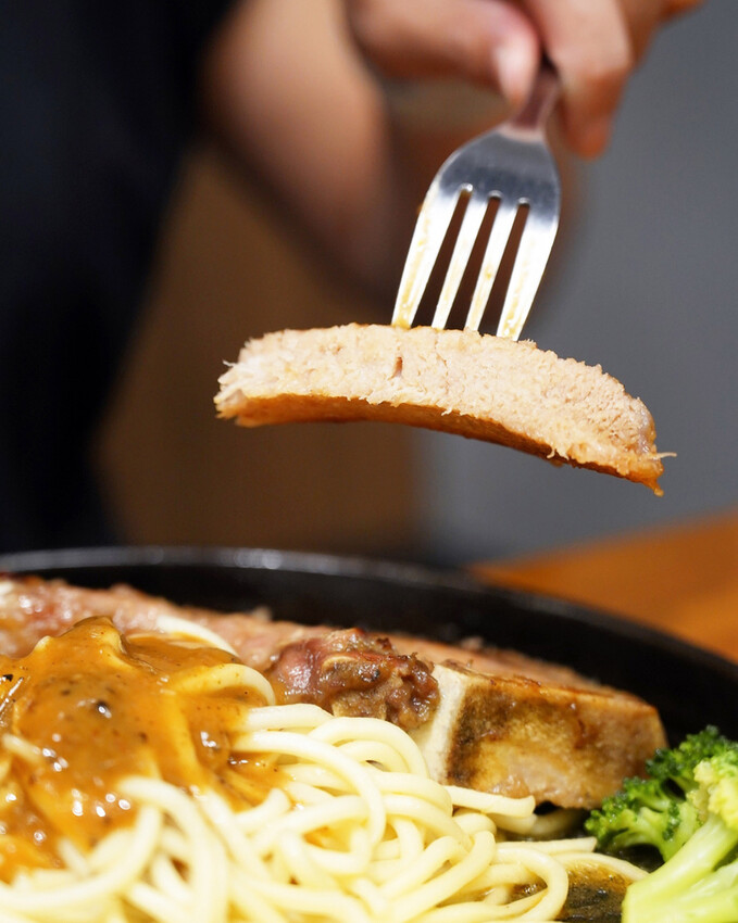 台南牛排推薦：魔力牛│原塊肉X親民價！最實在的肉質享受│自由