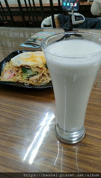 三和夜市推薦必吃肉夾饃~饃飯生創意飯餅專賣店搬到龍門路囉!街