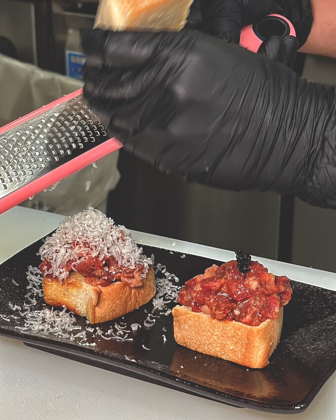 新竹燒肉新選擇!新開幕「路易奇電力公司-新竹電廠」主打手切日本秋田、熊本A5和牛,使用口感香氣最棒的冷藏熟成肉,只要挑戰自己烤肉,最高享半價優惠! - 阿華田的美食日記