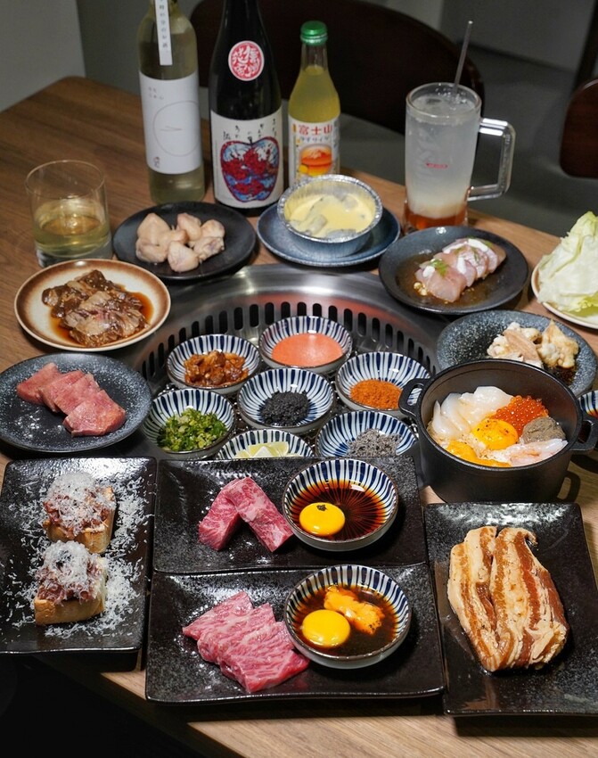 新竹燒肉新選擇!新開幕「路易奇電力公司-新竹電廠」主打手切日本秋田、熊本A5和牛,使用口感香氣最棒的冷藏熟成肉,只要挑戰自己烤肉,最高享半價優惠! - 阿華田的美食日記