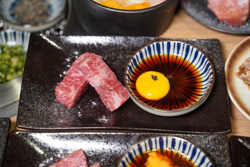 新竹燒肉新選擇!新開幕「路易奇電力公司-新竹電廠」主打手切日本秋田、熊本A5和牛,使用口感香氣最棒的冷藏熟成肉,只要挑戰自己烤肉,最高享半價優惠! - 阿華田的美食日記