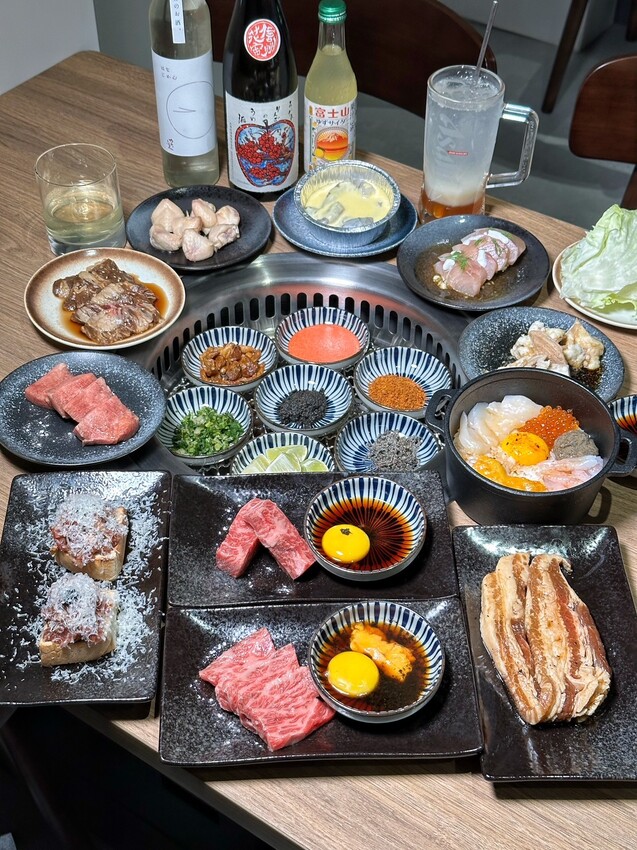 新竹燒肉新選擇!新開幕「路易奇電力公司-新竹電廠」主打手切日本秋田、熊本A5和牛,使用口感香氣最棒的冷藏熟成肉,只要挑戰自己烤肉,最高享半價優惠! - 阿華田的美食日記