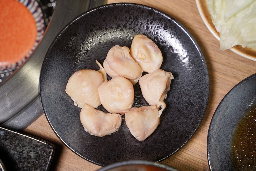 新竹燒肉新選擇!新開幕「路易奇電力公司-新竹電廠」主打手切日本秋田、熊本A5和牛,使用口感香氣最棒的冷藏熟成肉,只要挑戰自己烤肉,最高享半價優惠! - 阿華田的美食日記