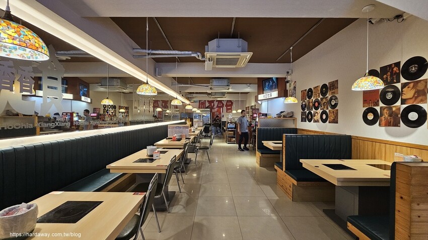 何家香香麻辣鴛鴦鍋用餐區