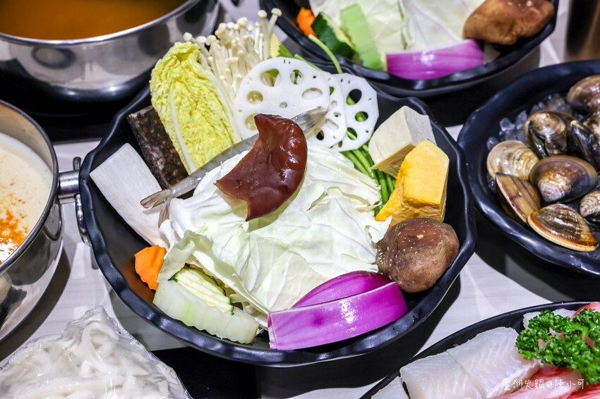 新北市蘆洲區【蘆洲火鍋】XO SHABU SHABU 蘆洲店，雙人肉王套餐送蛤蠣大滿足