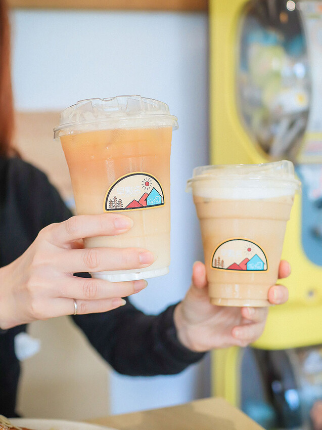 竹北樂房早午餐 純白通透環境享用山形吐司、鬆餅早午餐 結合扭蛋 街邊座位區一秒到國外