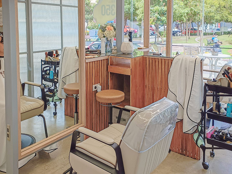 竹北樂房早午餐 純白通透環境享用山形吐司、鬆餅早午餐 結合扭蛋 街邊座位區一秒到國外