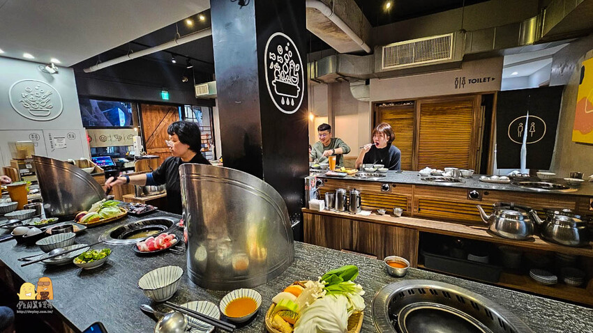 台北市大同區中山捷運站新開幕!李掌櫃功夫製麵，這間太狂拉~超過10樣中式小菜吃到飽+汽水喝到飽，必推麻辣牛三寶麵