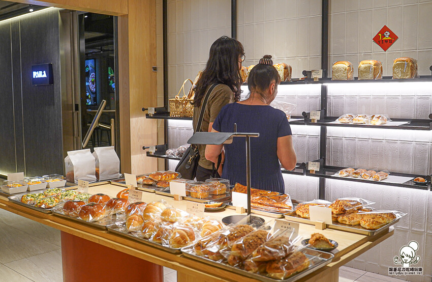 高雄 TAi香 五星烘焙麵包，招牌手撕丹麥吐司、鳶尾花丹麥、曲奇可頌 、秒殺巴黎珍珠 X 頂級麵粉、老麵製作 承億酒店 - 跟著尼力吃喝玩樂＆親子生活