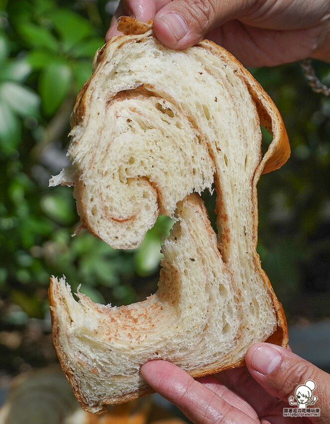 高雄 TAi香 五星烘焙麵包，招牌手撕丹麥吐司、鳶尾花丹麥、曲奇可頌 、秒殺巴黎珍珠 X 頂級麵粉、老麵製作 承億酒店 - 跟著尼力吃喝玩樂＆親子生活