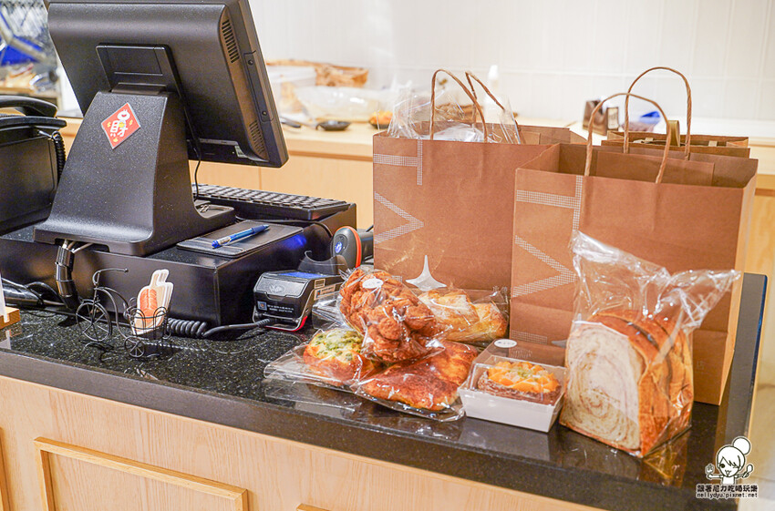 高雄 TAi香 五星烘焙麵包，招牌手撕丹麥吐司、鳶尾花丹麥、曲奇可頌 、秒殺巴黎珍珠 X 頂級麵粉、老麵製作 承億酒店 - 跟著尼力吃喝玩樂＆親子生活