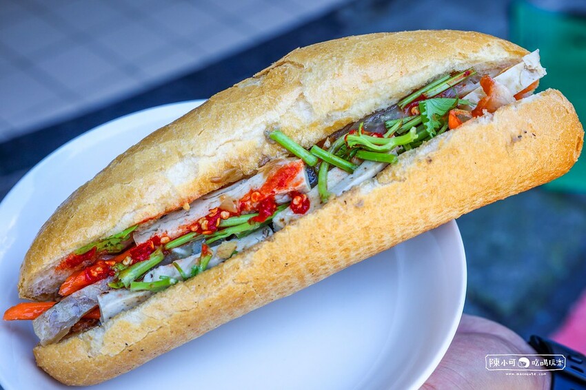 新北市中和區【中和越南小吃】小梅越南法國麵包，用炭火烤的法國麵包！