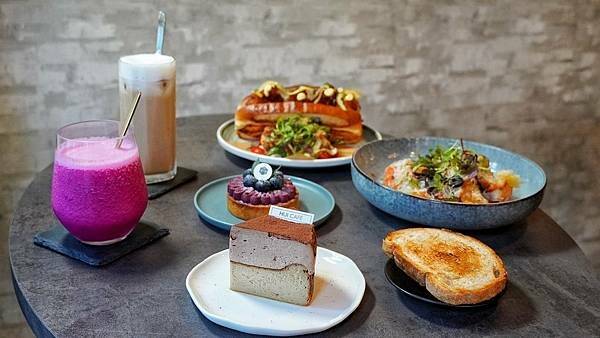 LINE_ALBUM_卉-HUI CAFE 法式甜點 早午餐_231112_36.jpg