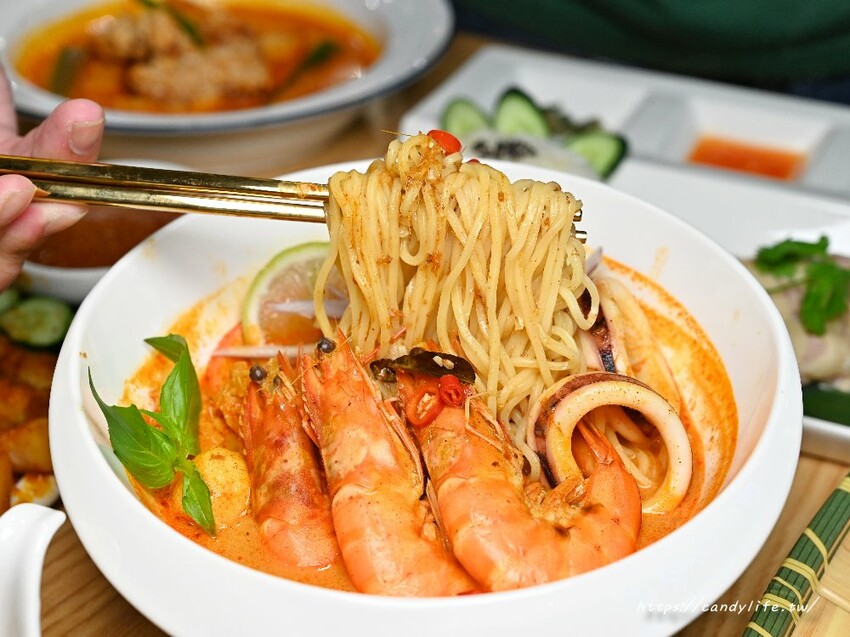 台中市中區沙嗲寶貝｜台中南洋料理、台中火車站美食推薦，口味道地料多實在，激推肉骨茶、海南雞飯，還有炸榴槤