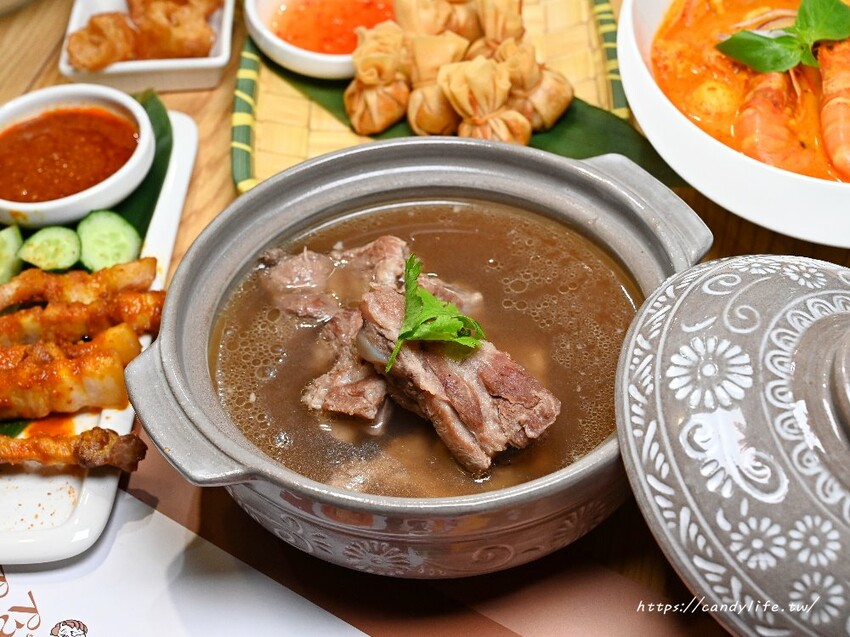 台中市中區沙嗲寶貝｜台中南洋料理、台中火車站美食推薦，口味道地料多實在，激推肉骨茶、海南雞飯，還有炸榴槤