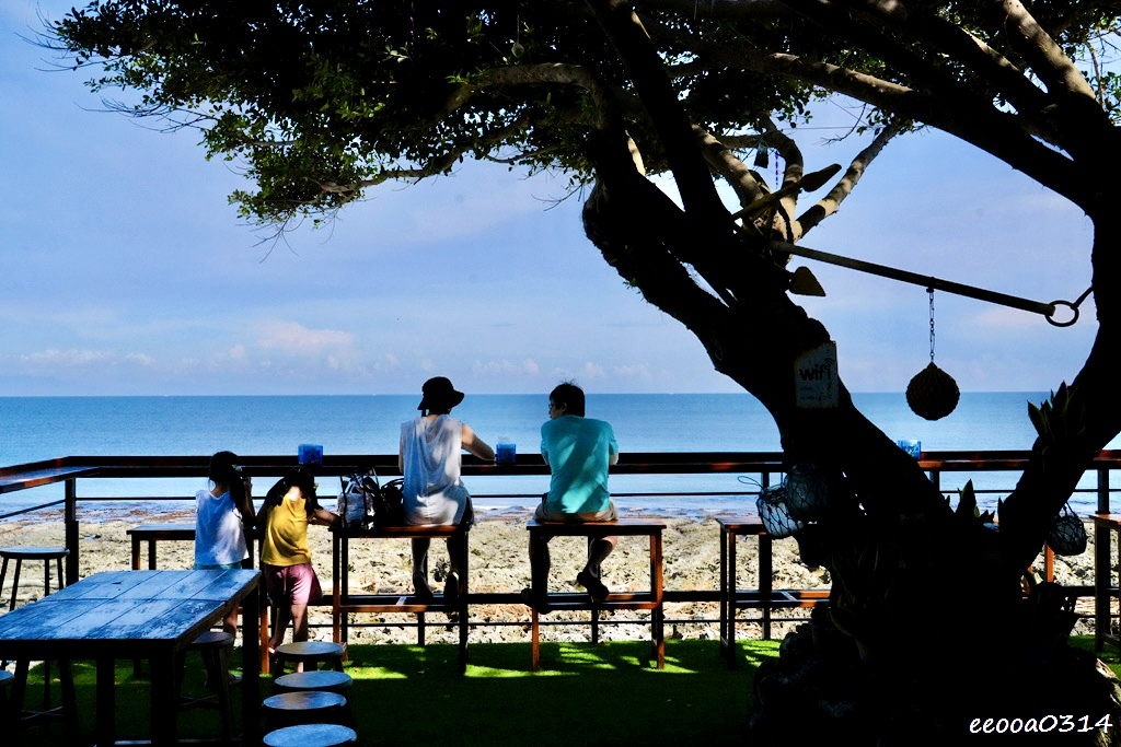 小琉球海找冰｜必訪海景冰店，吃冰看海超療癒，厚石群礁海景第一