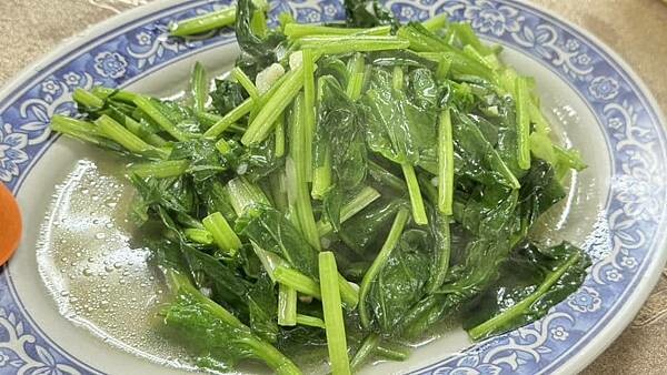 中原街美食│平價美味小吃│評價低卻人潮絡繹不絕的小吃店?【台 中原街美食│平價美味小吃│評價低卻人潮絡繹不絕的小吃店?【台