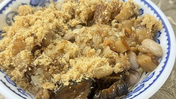 中原街美食│平價美味小吃│評價低卻人潮絡繹不絕的小吃店?【台 中原街美食│平價美味小吃│評價低卻人潮絡繹不絕的小吃店?【台