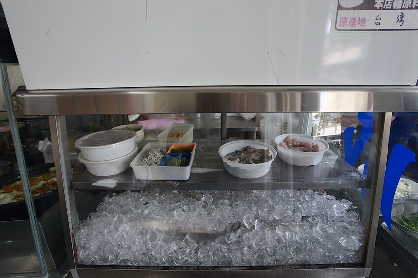 台南市北區吃。台南｜北區。「北成虱目魚粥」台南最好喝的虱目魚湯湯底，無添加味素長時間熬煮出濃醇香的湯頭「北成虱