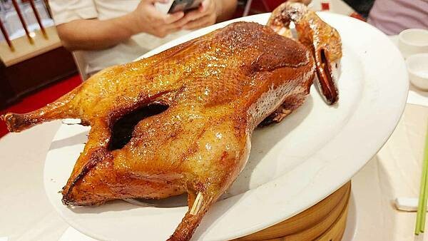 台北市中山區銀魚泰國料理|超佛心價泰式料理100元,白飯、泰式奶茶、椰漿西米露無限量吃到飽