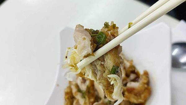 台北市中山區銀魚泰國料理|超佛心價泰式料理100元,白飯、泰式奶茶、椰漿西米露無限量吃到飽