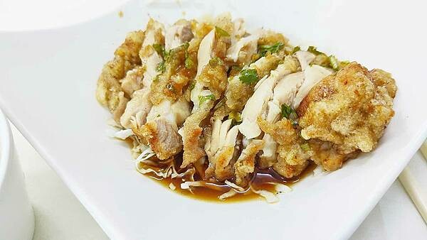 台北市中山區銀魚泰國料理|超佛心價泰式料理100元,白飯、泰式奶茶、椰漿西米露無限量吃到飽