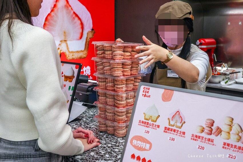 全台首賣爆紅的甜點來台北快閃囉!現做雪藏草莓芝士燒推薦,還有粉嫩可愛的北海道生乳達茲必買!