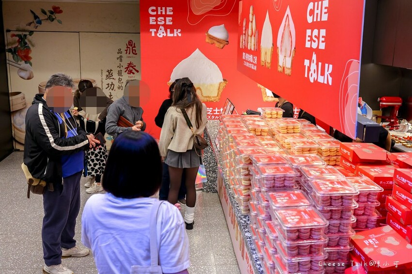 全台首賣爆紅的甜點來台北快閃囉!現做雪藏草莓芝士燒推薦,還有粉嫩可愛的北海道生乳達茲必買!