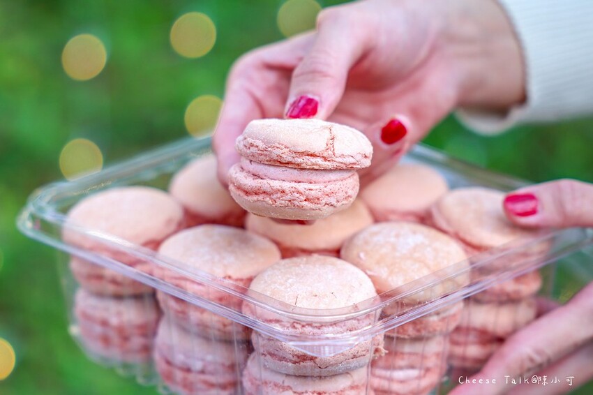 全台首賣爆紅的甜點來台北快閃囉!現做雪藏草莓芝士燒推薦,還有粉嫩可愛的北海道生乳達茲必買!