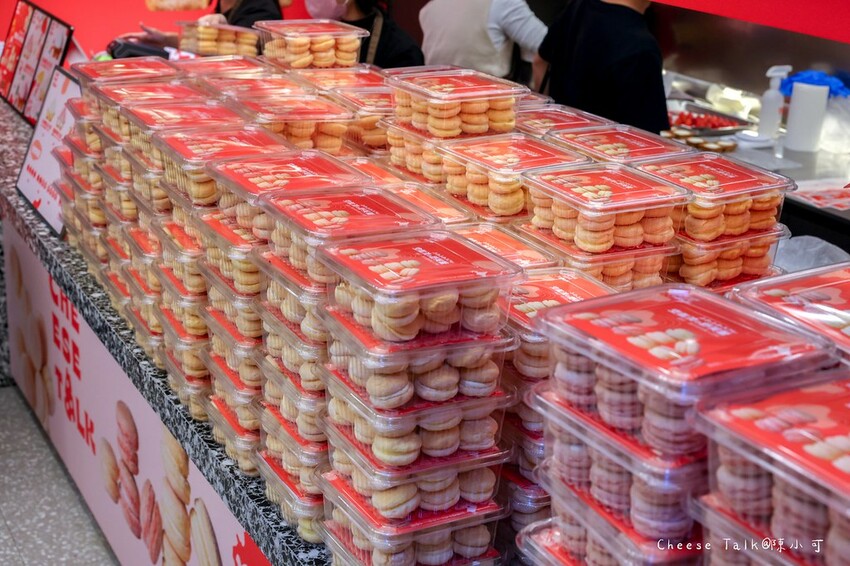 全台首賣爆紅的甜點來台北快閃囉!現做雪藏草莓芝士燒推薦,還有粉嫩可愛的北海道生乳達茲必買!