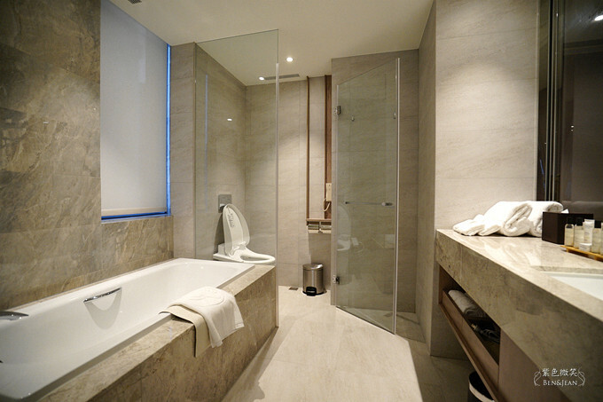 新北住宿推薦，板橋凱撒飯店洽公觀光都方便，生活機能超完善。