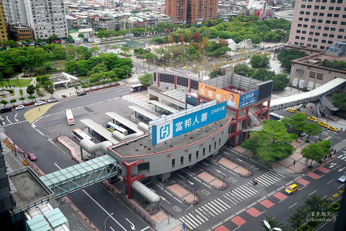 新北住宿推薦，板橋凱撒飯店洽公觀光都方便，生活機能超完善。