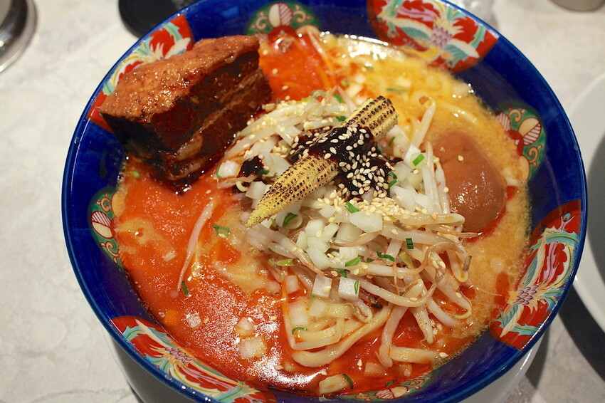 高雄市左營區吃。高雄美食|左營區。「火山湯海」新店報報!!!拉麵廚藝源自日本東京神田鬼金棒台灣分店,獨特濃厚系麻辣