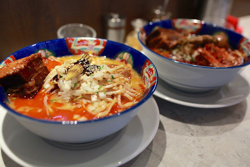 高雄市左營區吃。高雄美食|左營區。「火山湯海」新店報報!!!拉麵廚藝源自日本東京神田鬼金棒台灣分店,獨特濃厚系麻辣