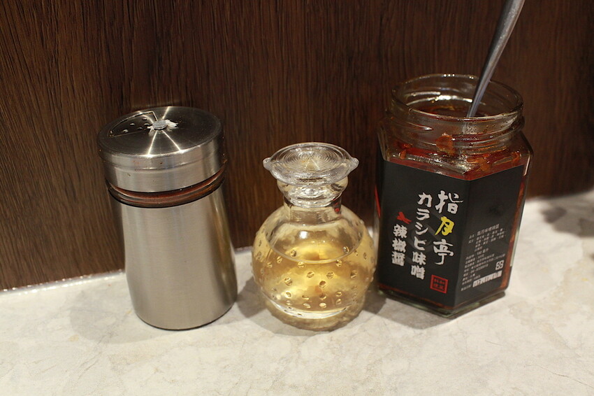 高雄市左營區吃。高雄美食|左營區。「火山湯海」新店報報!!!拉麵廚藝源自日本東京神田鬼金棒台灣分店,獨特濃厚系麻辣