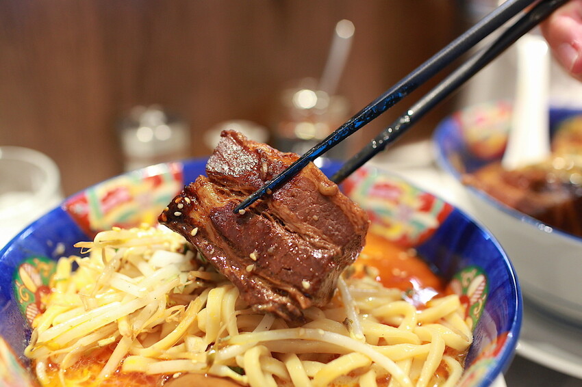 高雄市左營區吃。高雄美食|左營區。「火山湯海」新店報報!!!拉麵廚藝源自日本東京神田鬼金棒台灣分店,獨特濃厚系麻辣