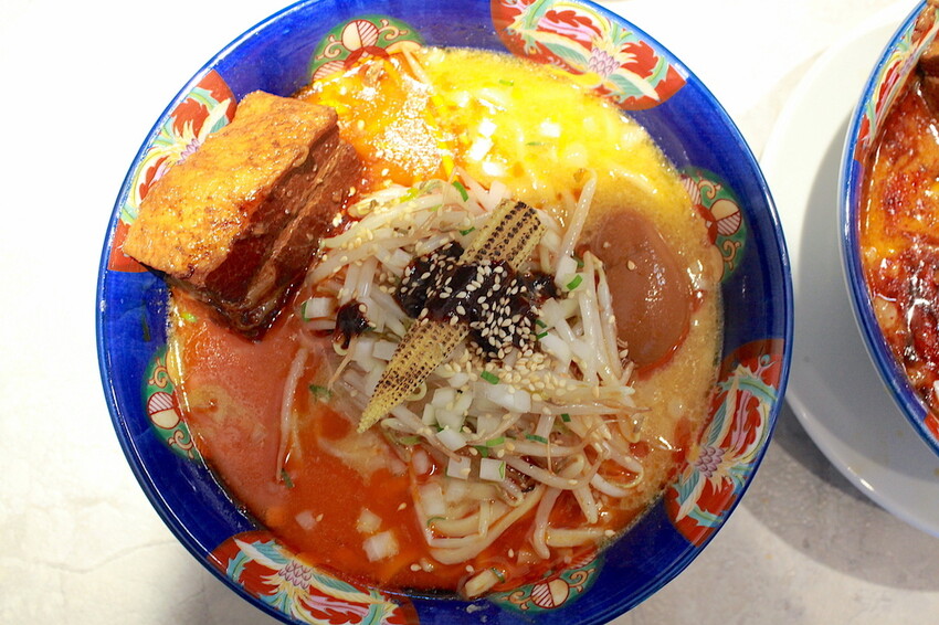 高雄市左營區吃。高雄美食|左營區。「火山湯海」新店報報!!!拉麵廚藝源自日本東京神田鬼金棒台灣分店,獨特濃厚系麻辣