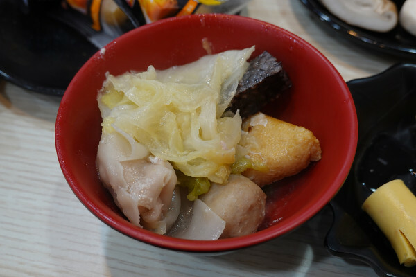 新北市蘆洲區便當價就能享用豐盛自助吧的長興路逸小鍋鍋の物,160元起自助吧吃到飽,肉片買一送一、點鍋送20元小菜折價卷